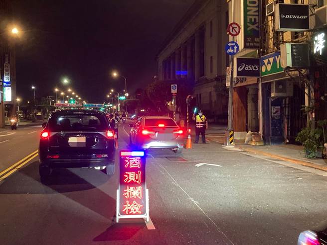 台北市警局在中秋節前夕酒駕大執法，一晚就查獲11件。(警方提供)