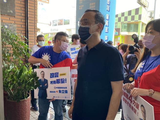 朱立伦高屏政见发表会前受访。（石秀华摄）