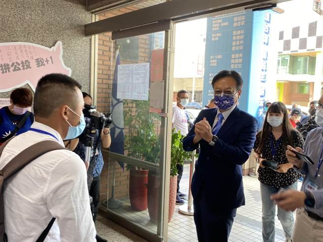 卓伯源高屏政见发表会前受访。（石秀华摄）