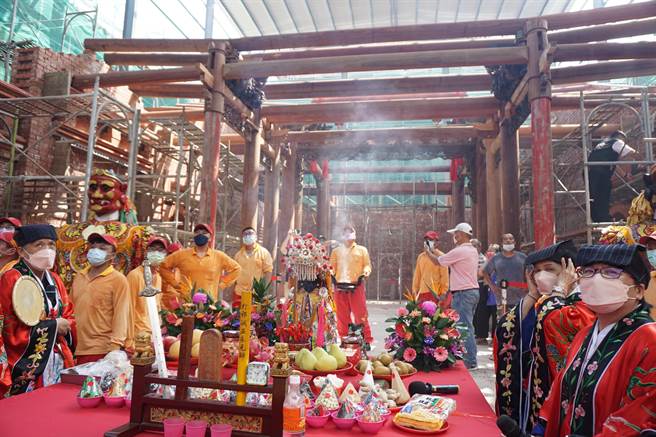 浩天宮舉行媽祖殿陞樑大典，預計再3年多入火安座。（王文吉攝）