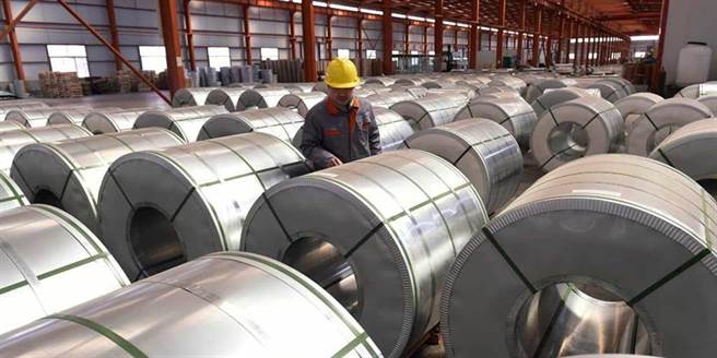 看好美国钢市续旺，美国钢铁宣布砸30亿美元扩产。（美联社）