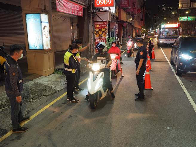 新店分局配合環保局實失聯合稽查。（警方提供）