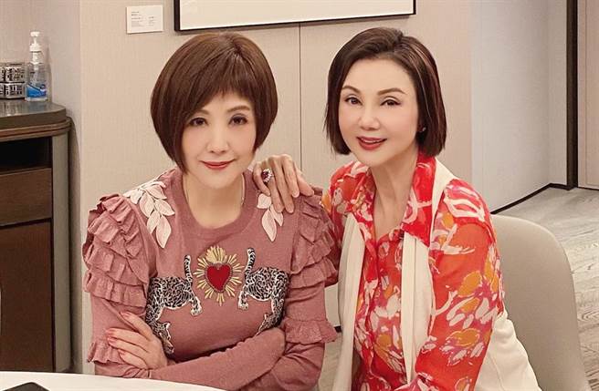 謝玲玲慶生與陳琪琪（左）罕見同框。（圖／翻攝自hlingling IG）