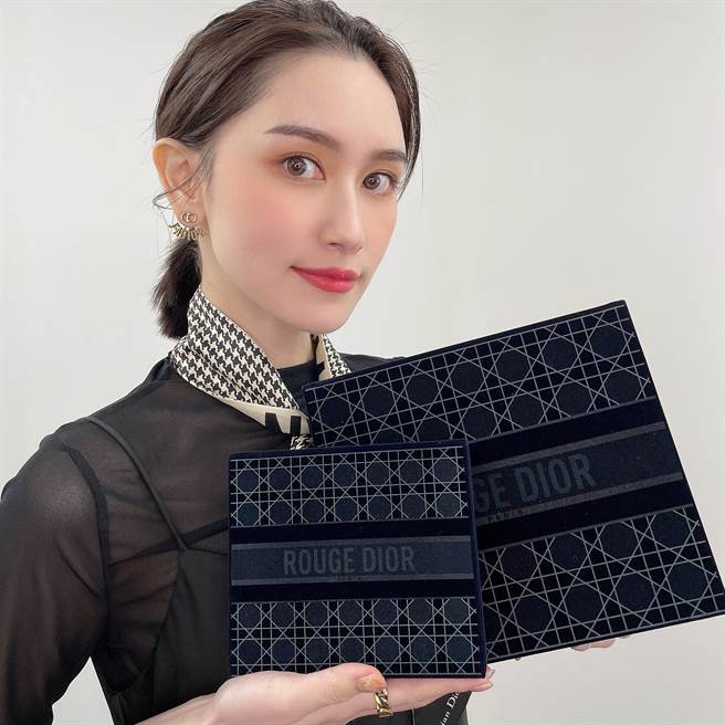 迪奥蓝星高订丝绒礼盒。（图／品牌提供）