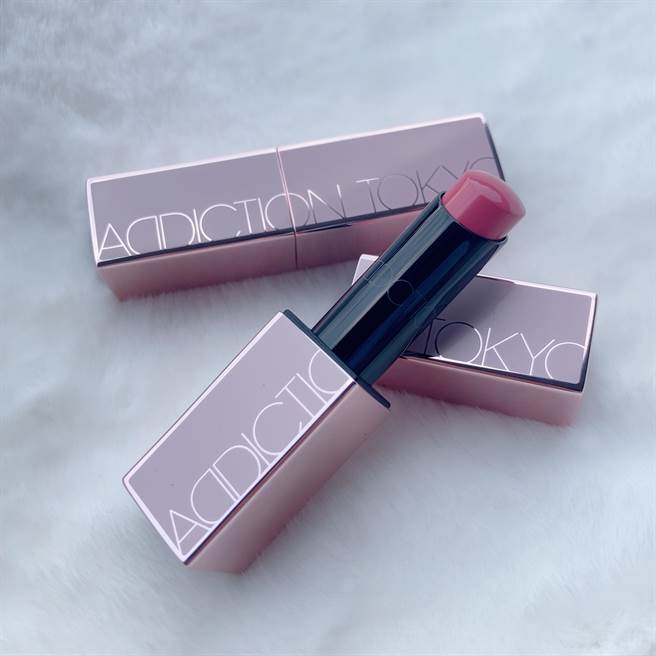 ADDICTION奥可玹瘾吻水蜜光唇膏。（邱映慈摄）