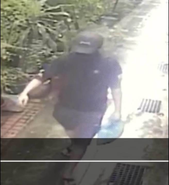 邱嫌17日到朋友住处，持刀强盗朋友母亲两万元。（翻摄照片／林郁平台北传真）