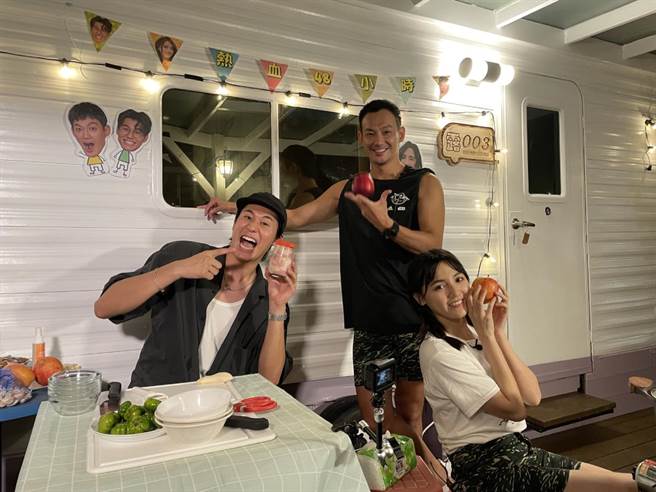 风田（左起）、威廉、朵拉。（TVBS提供）