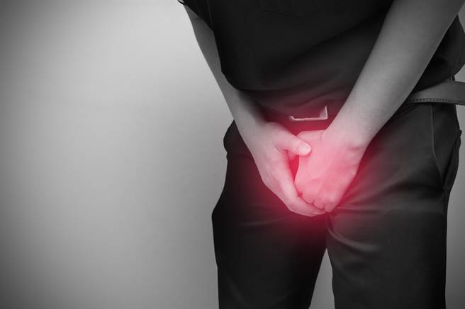 一名英国少年想测量下体长度，将USB传输线插入自己的尿道，最后紧急送医开刀治疗。此为示意图，并非指任何特定人士。（达志影像／Shutterstock）