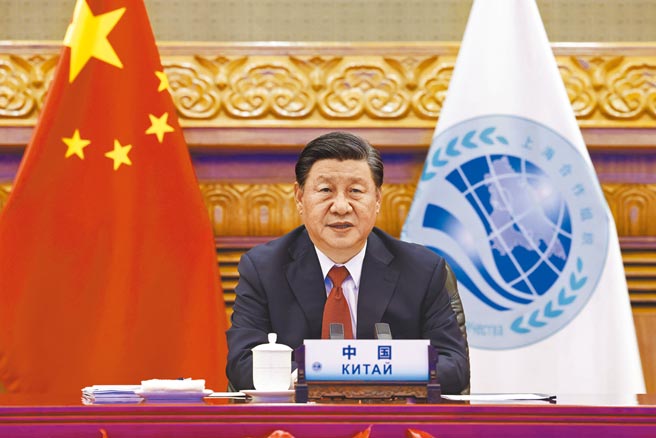 大陸國家主席習近平17日在北京以視訊方式出席上海合作組織成員國元首理事會第21次會議，並發表重要講話。（新華社）