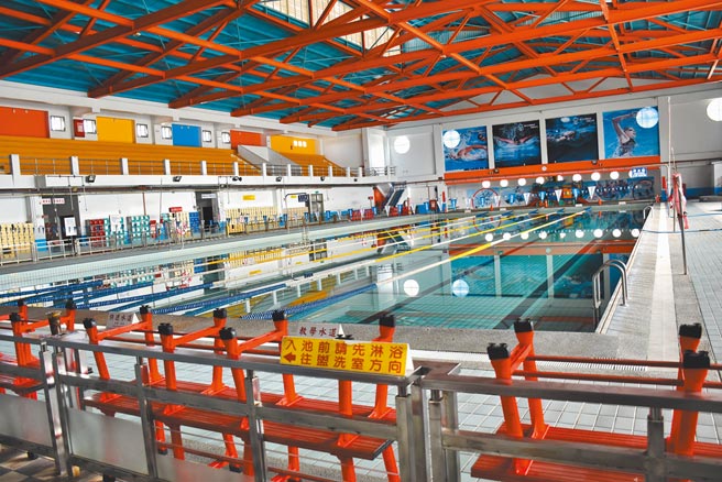 竹南镇立游泳池目前已经停业。（谢明俊摄）