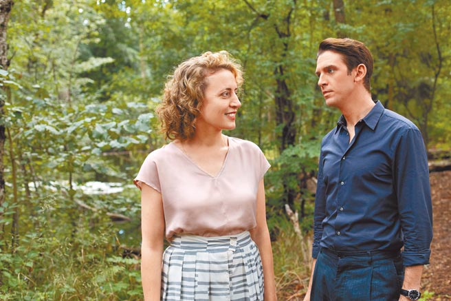 《我是你的完美男友》女主角瑪倫艾格特（左）獲今年柏林影展最佳主演銀熊獎。（海鵬提供）