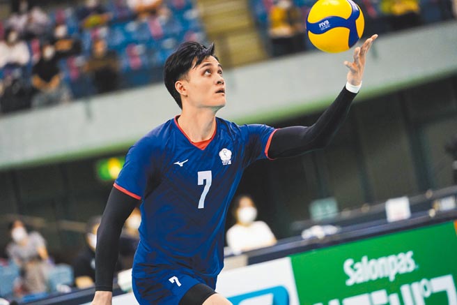 中華隊劉鴻敏準備發球。（取自AVC官網）