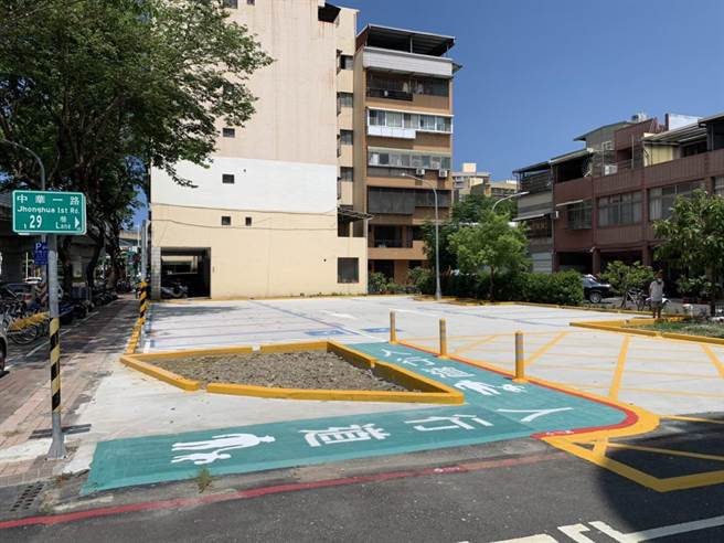 高雄市交通局在鼓山区中华一路新增一处「裕兴第二公有停车场」，即日起正式开放使用。（高市交通局提供／石秀华高雄传真）
