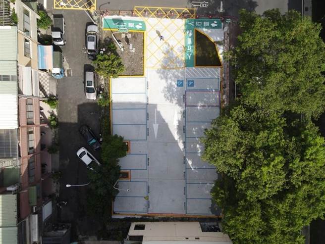 裕兴第二公有停车场可提供16格车位，计次收费30元，即日起开放使用。（高市交通局提供／石秀华高雄传真）