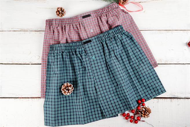 美国纽约一名男子为了省钱，只有2条内裤，每次要穿之前还会闻一闻确认没有异味。(示意图/达志影像)