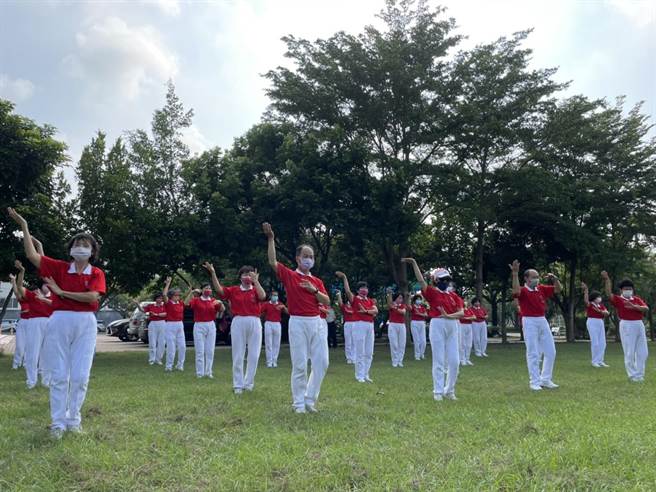 台南市佳里區體育會19日舉辦「台江羽球競技運動嘉年華」。（台南市政府提供／張毓翎台南傳真）