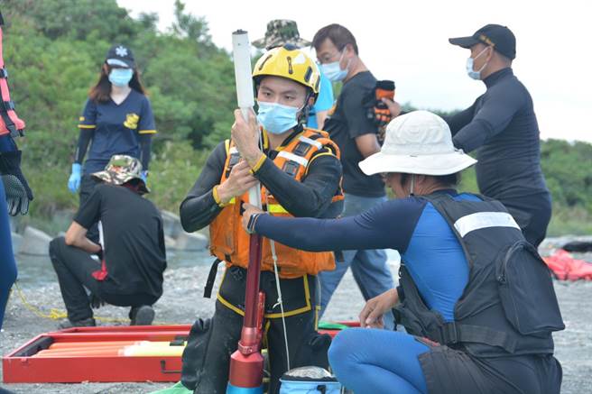 关山义消中秋不休假训练照常。（蔡旻妤摄）