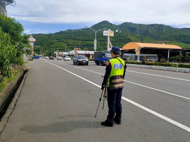 枋寮警分局指出，將台1線沿路架設攝影機，加強取締自小客及大重機違規行駛機車道，以確保用路人安全。（警方提供／謝佳潾屏東傳真）