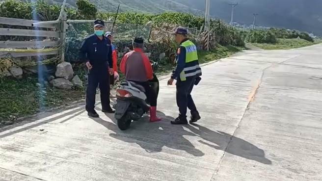 台东县兰屿乡岛上无牌车高达6成，警方中秋连假加强取缔。（台东县警局提供／蔡旻妤台东传真）