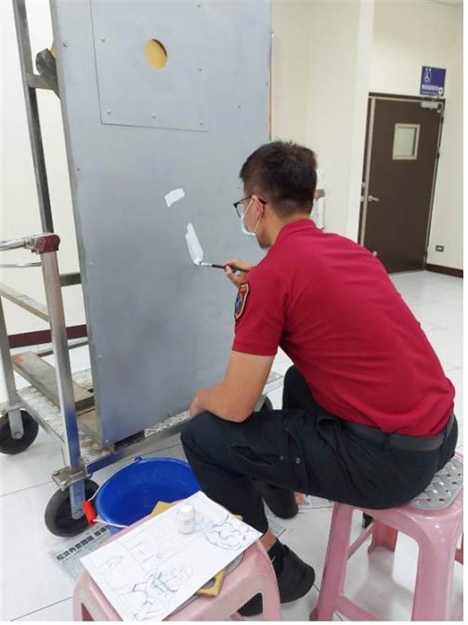 曾在台中當過救災義消的呂安育，在經過一年的新訓淬鍊後，成功轉職為正職消防員。（桃園市政府消防局提供／陳夢茹桃園傳真）