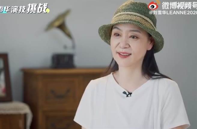 气质绝佳的刘雪华称自己是一个人。(取自刘雪华微博)