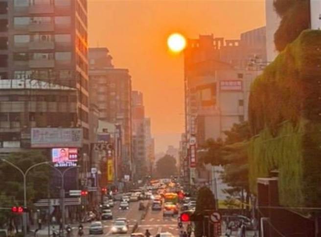 中央气象局发布悬日从17日至19日傍晚，于中市公益路若无乌云蔽日都可观赏到悬日美景。（民眾提供）