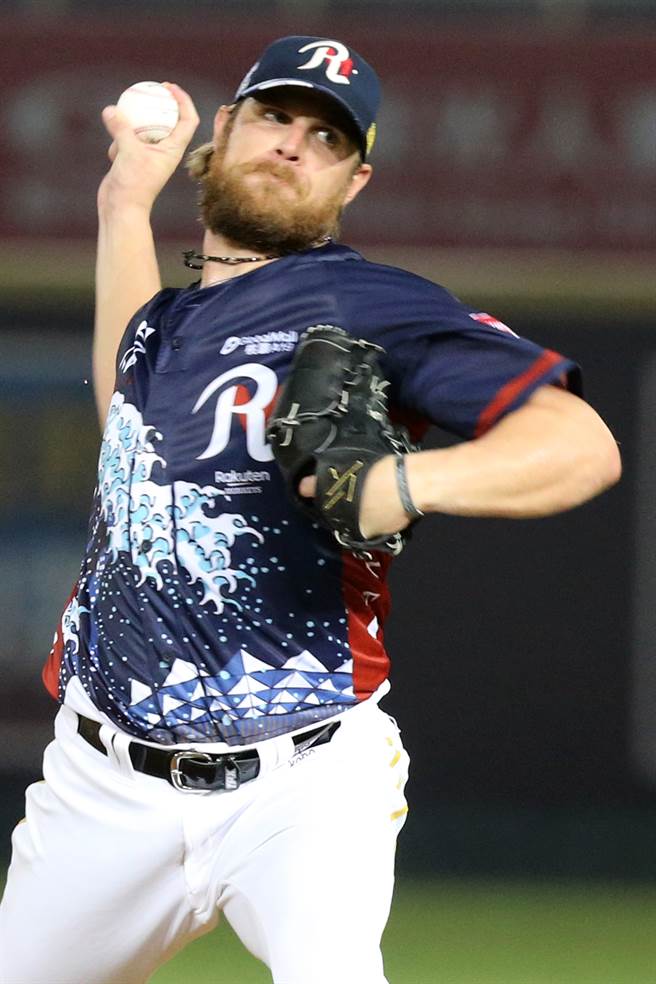 樂天桃猿終結者豪勁寫下連續25場出賽無失分的聯盟新紀錄。（陳麒全攝）