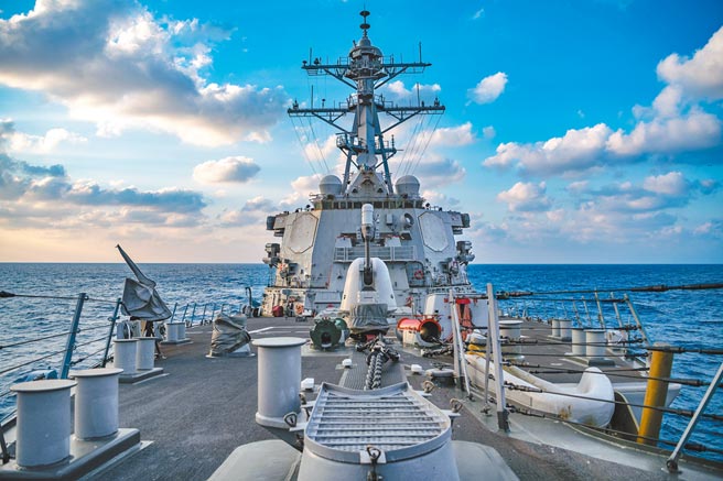 美军第七舰队发布新闻稿指出，勃克级飞弹驱逐舰贝瑞号（USS Barry，DDG 52）依国际法例行通过台湾海峡，展现美国对自由开放印太地区的承诺，这是美舰今年第9度通过台海。（摘自美国海军官网）