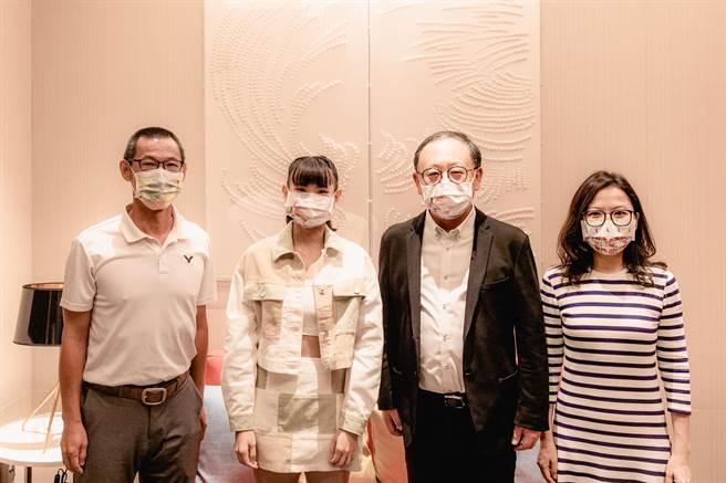 代言高雄券，戴資穎廣告美照曝光。（摘自高雄巿副巿長史哲臉書）