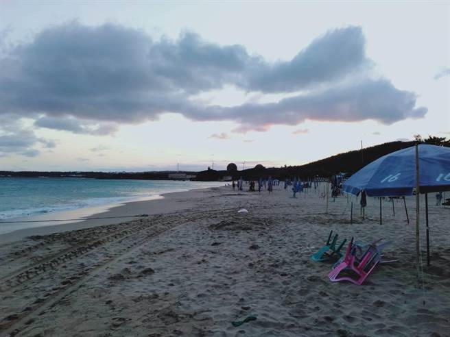 中秋连假，恒春南湾海域传泳客失联。(林和生摄)