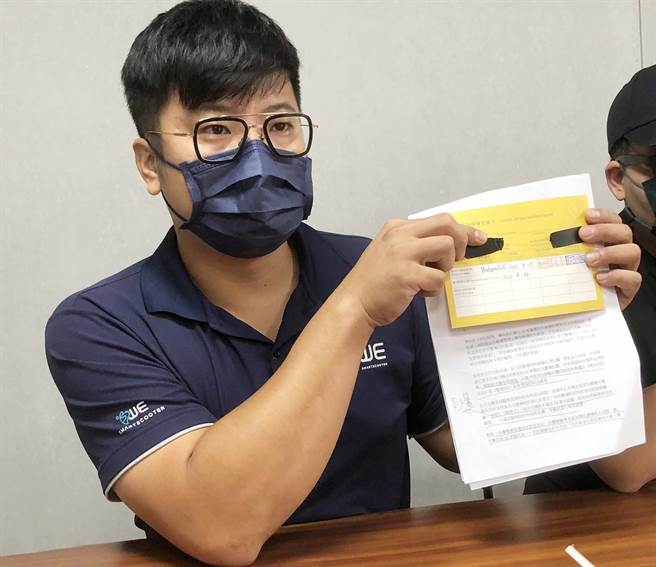 台中網紅「任葛格」施打高端疫苗，跟風到台北禾馨診所驗抗體。（陳世宗攝）