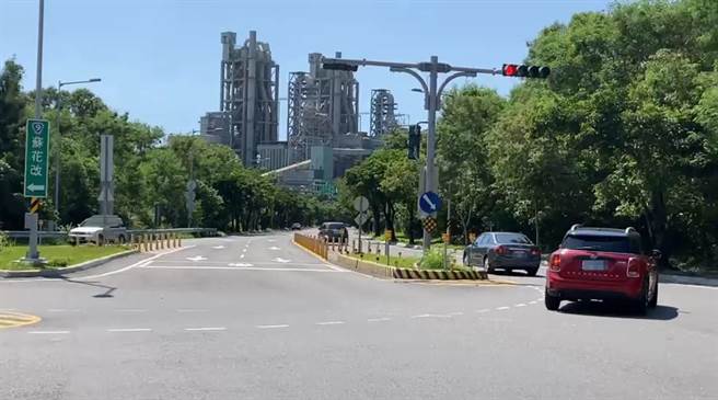 今是中秋連續假期第3天，蘇花路廊整體運行順暢，車速平均60公里，公路總局第四區養護工程處依過往經驗，推估今將湧現北返潮，車流量一天恐達14000萬輛。（新城警分局提供／羅亦晽花蓮傳真）