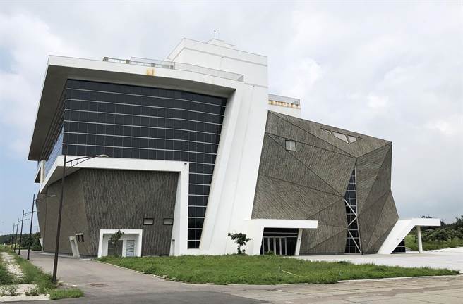 台中海生馆歷经3任市长斥资8.6亿公帑，建物閒置2年多被抨击沦为閒置空间。（陈世宗摄）