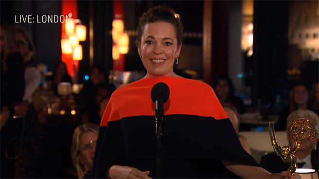 奥莉薇亚柯尔曼凭《王冠》拿下「戏剧类」最佳女主角。（CATCHPLAY＋提供）