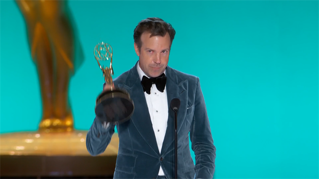 杰森苏戴西斯以《泰德拉索：错棚教练趣事多》拿下「喜剧类」最佳男主角。（CATCHPLAY＋提供）