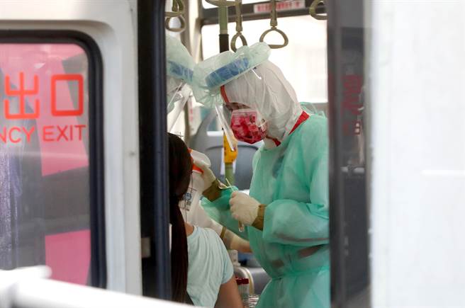 台北市今新增2例本土个案，其中案16254为士林区20多岁女性，在19日採检为阳性，CT值34。（资料照，非当事人，郑任南摄）