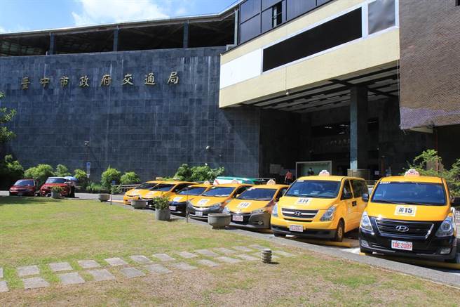 台中市交通局为方便偏远地区居民购物、就医，特别推动小黄公车，颇受好评。(交通局提供／林欣仪台中传真)