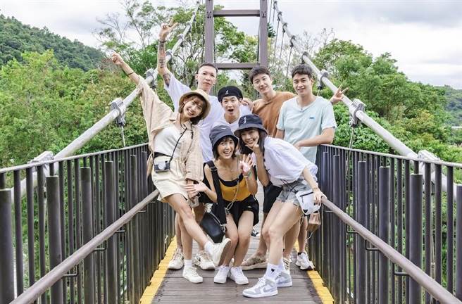 《全明星觀察中》7人一起出遊至宜蘭梅花湖。（好看娛樂提供）