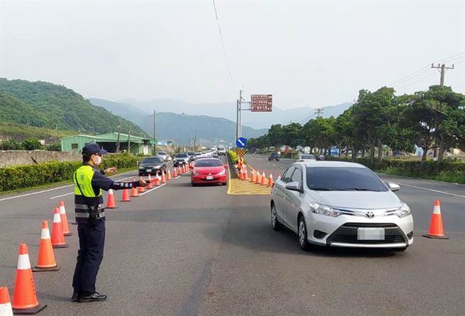 中秋連假第3天，屏東觀光景點開始湧現北返車潮。(警方提供)