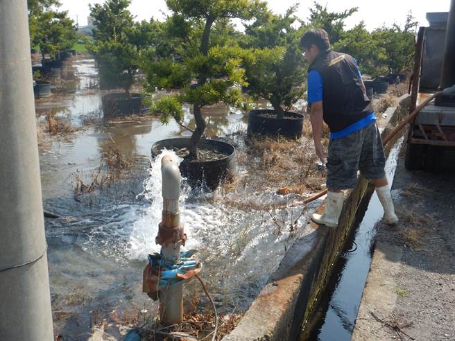 彰化县政府近年积极守护改善水资源环境，成果斐然，因而荣获环保署「109年度水污染防治评核计画」第二组优等。（县府提供／谢琼云彰化传真）