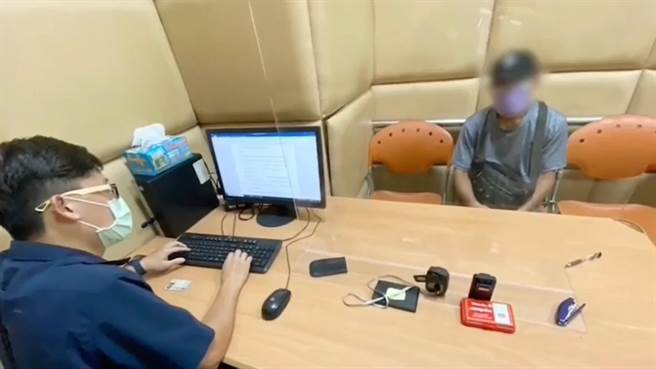 北投山區夜盜電纜線 慣竊變裝登山客勘查地形。（翻攝影片）