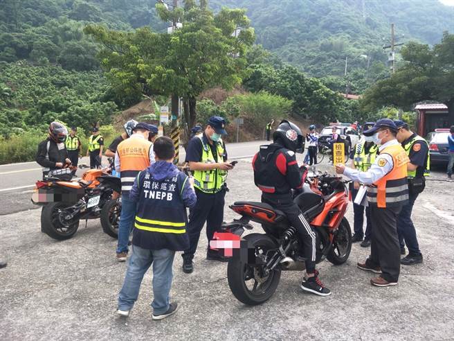 警方表示，之后也会密切注意防制飙车歪风。（读者提供／张毓翎台南传真）