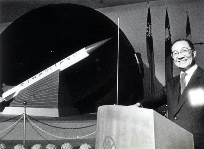 俞国华主持中正100天弓一型飞弹服役典礼。（中时摄影组摄，中时报系檔案照禁止转载）