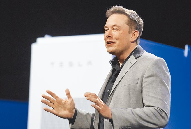 美国太空探索科技公司（SpaceX）执行的人类史上第一个只搭载平民的全素人太空团，已于美东时间18日晚间7时（台湾时间19日早晨7时）平安返抵地球，「溅落」佛州海面，完成3天太空旅行。图为太空探索科技公司创办人马斯克。（新华社）