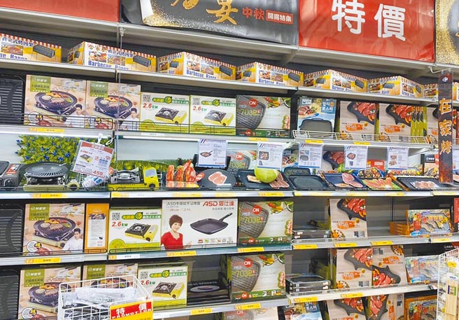 中市法制局呼吁选购电烤盘或卡式瓦斯炉等烤肉家电时，应慎选经济部标准检验局检验合格贴有「商品安全标章」的产品。（台中市政府提供／陈世宗台中传真）