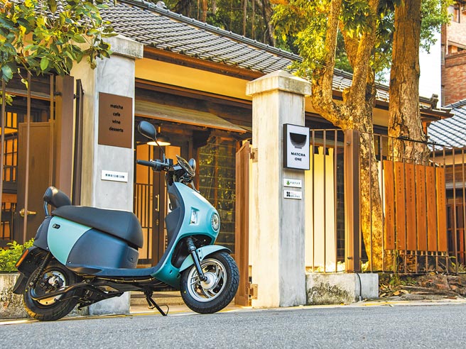 中华eMOVING EZ1轻巧外型搭配优雅的莫兰迪色调，保有淡雅恬静、低饱和度的冷调，售价5万8900元。（陈大任摄）