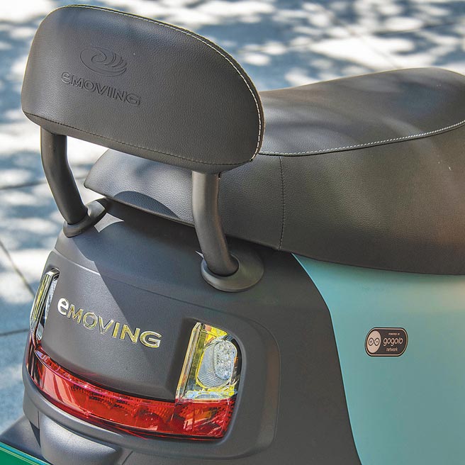 eMOVING后腰靠枕组。（陈大任摄）