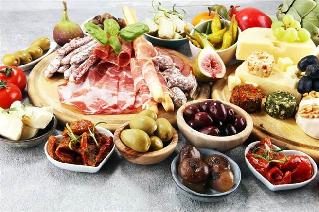 益生菌需要益生質幫助存活，營養師建議從日常7大類食材中攝取，更有助優化腸道環境。(示意圖/Shutterstock)