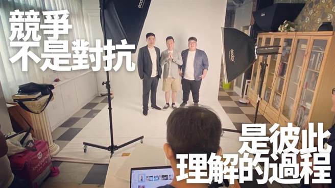 「战斗蓝青年」一员、高雄青工会副总会长张永杰脸书发文附图。（图／张永杰脸书）