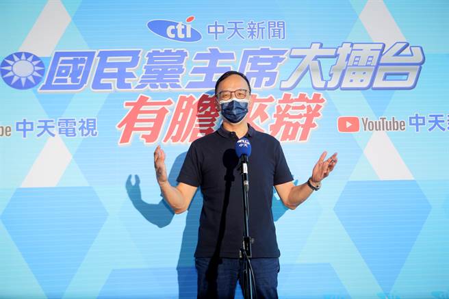 朱立伦追打统派的狠劲，比塔绿班有过之而无不及，若拿这力气的十分之一打绿，今天也不会搞到选情告急。（资料照，张铠乙摄）